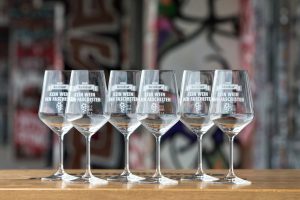 KWDF Merch Gläser mit Haltung - Foto Sabrina Adeline Nagel SAH_9808av KWDF Merch Gläser mit Haltung - Foto Sabrina Adeline Nagel SAH_9808av