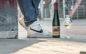 Unsere Weine gibt's im FC St. Pauli-Museum, in der 1910-Weinbar – und bei Gastronom:innen und Einzelhändler:innen mit Haltung.